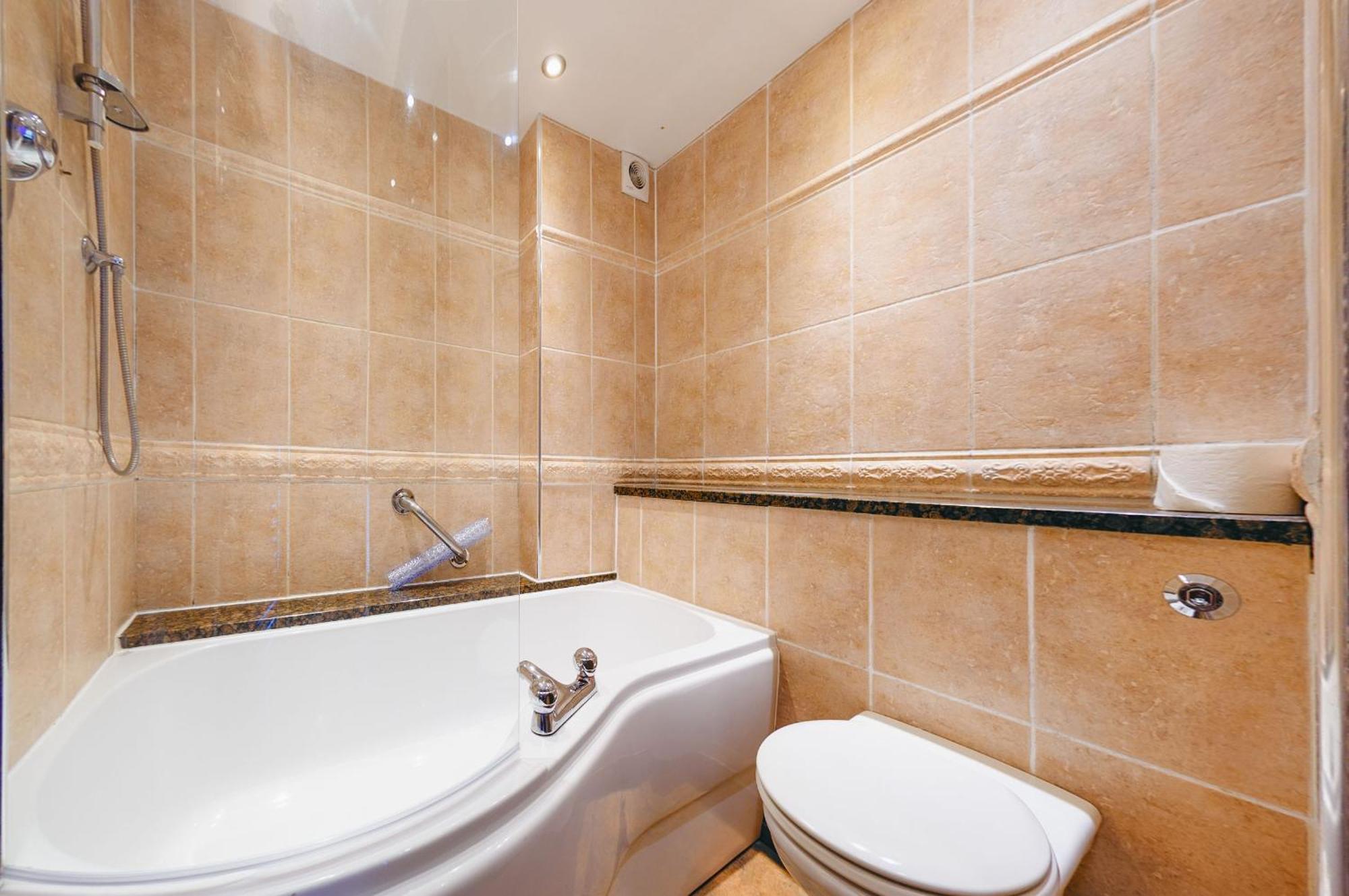 Courtyard With Free Onsite Parking, Garden, Short Flat Walk To Town *