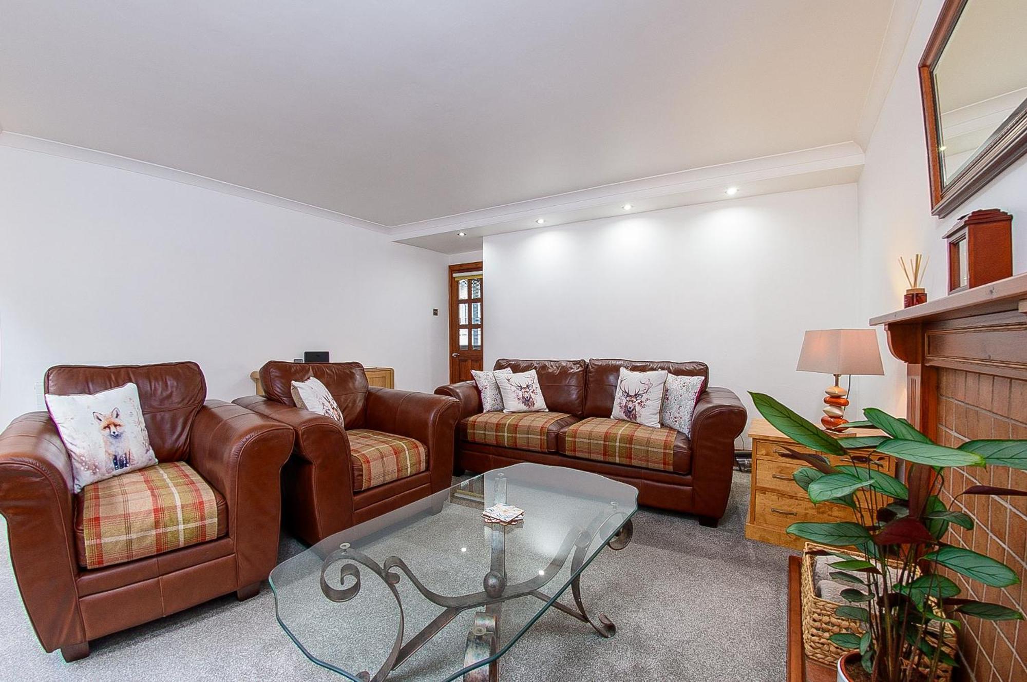 Courtyard With Free Onsite Parking, Garden, Short Flat Walk To Town Apartment Whitby