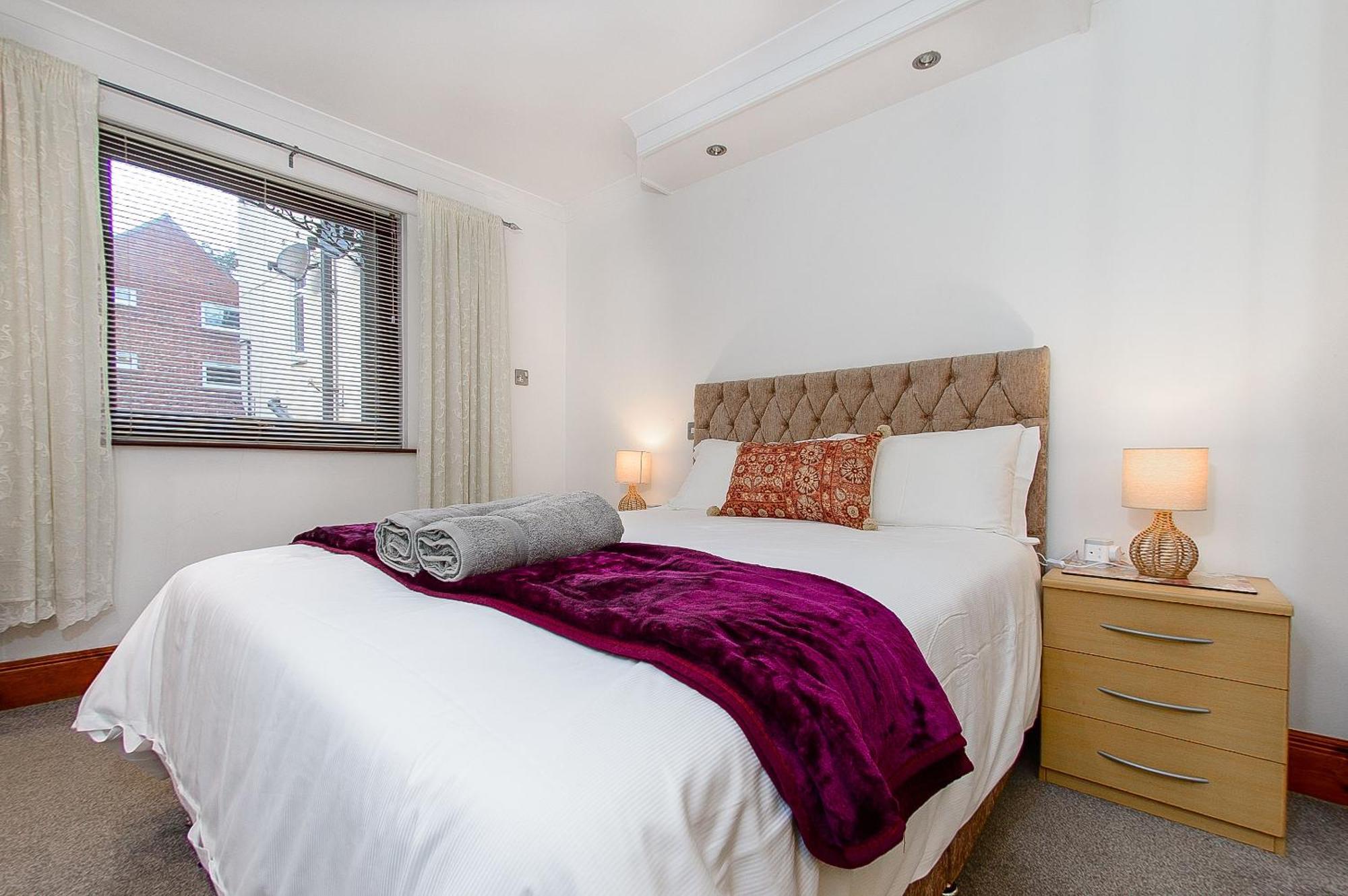 Courtyard With Free Onsite Parking, Garden, Short Flat Walk To Town Whitby